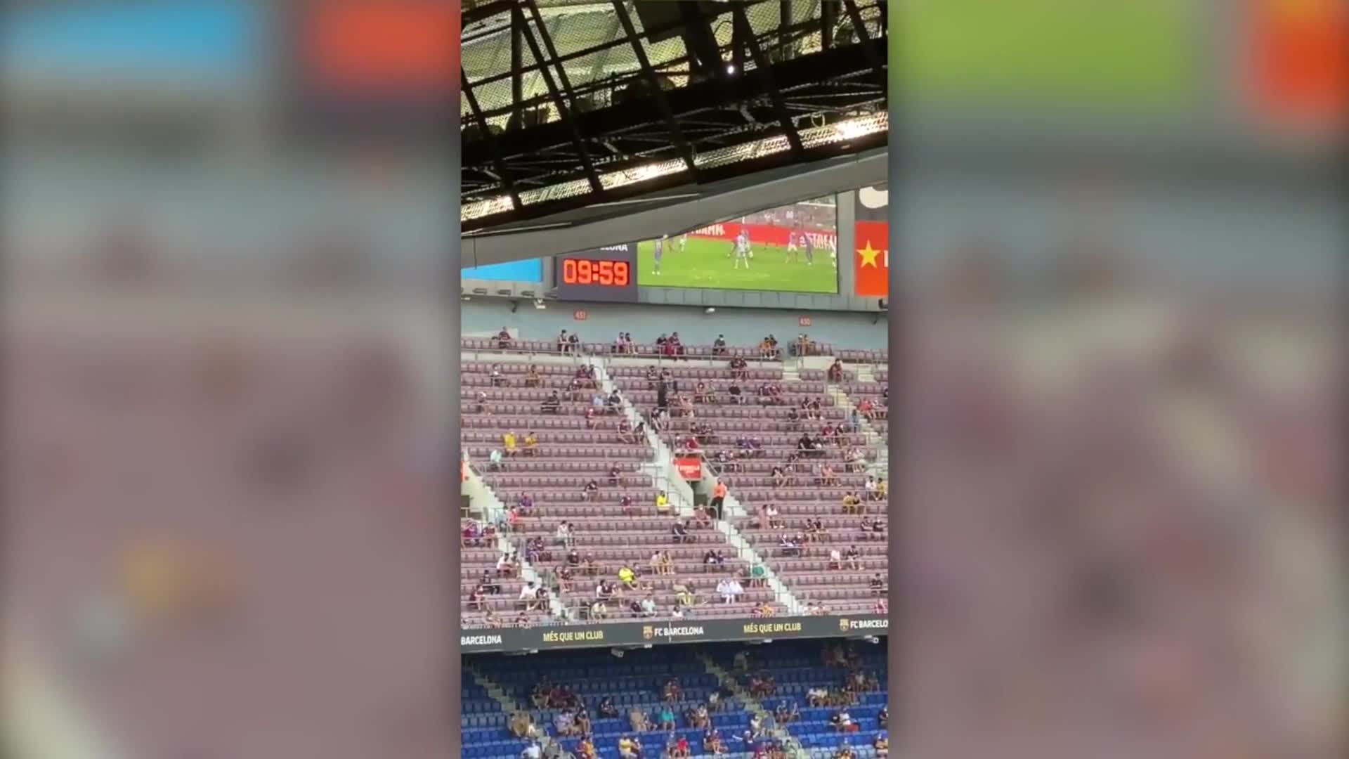 巴萨比赛第10分钟全场球迷向梅西致敬