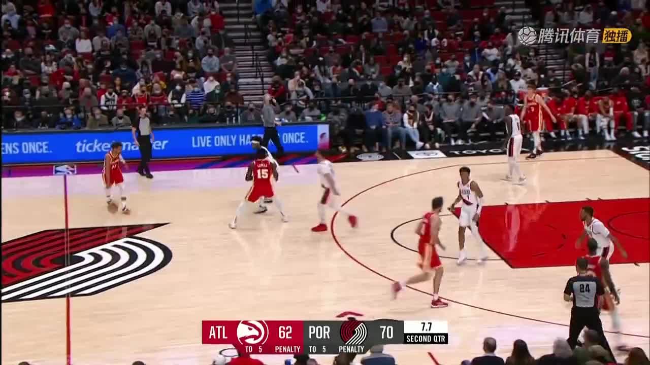 最像库里的新星？特雷杨半场准压哨logo shot 半场已轰下29分