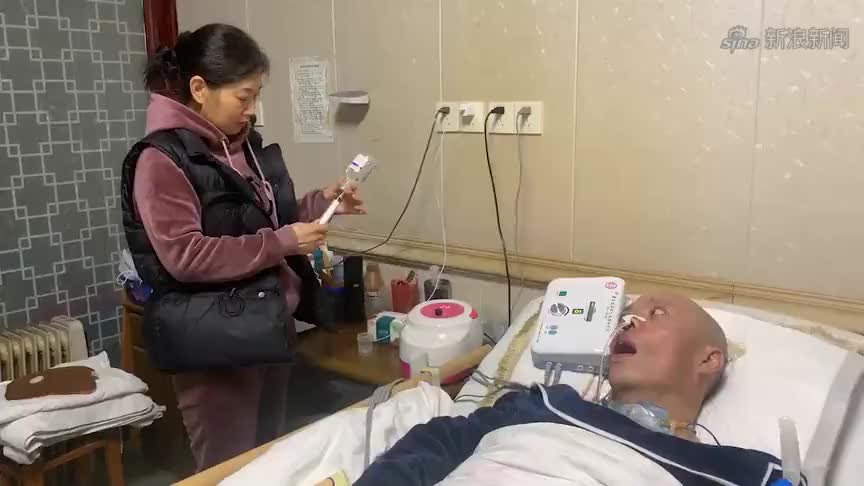 丈夫看球激动成植物人 妻子跳舞被骂潘金莲