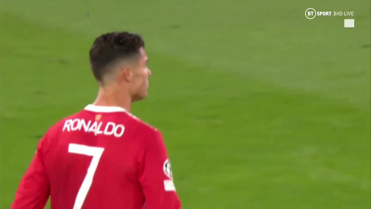 真爱❤️=足球⚽！C罗绝杀后与队友开心庆祝