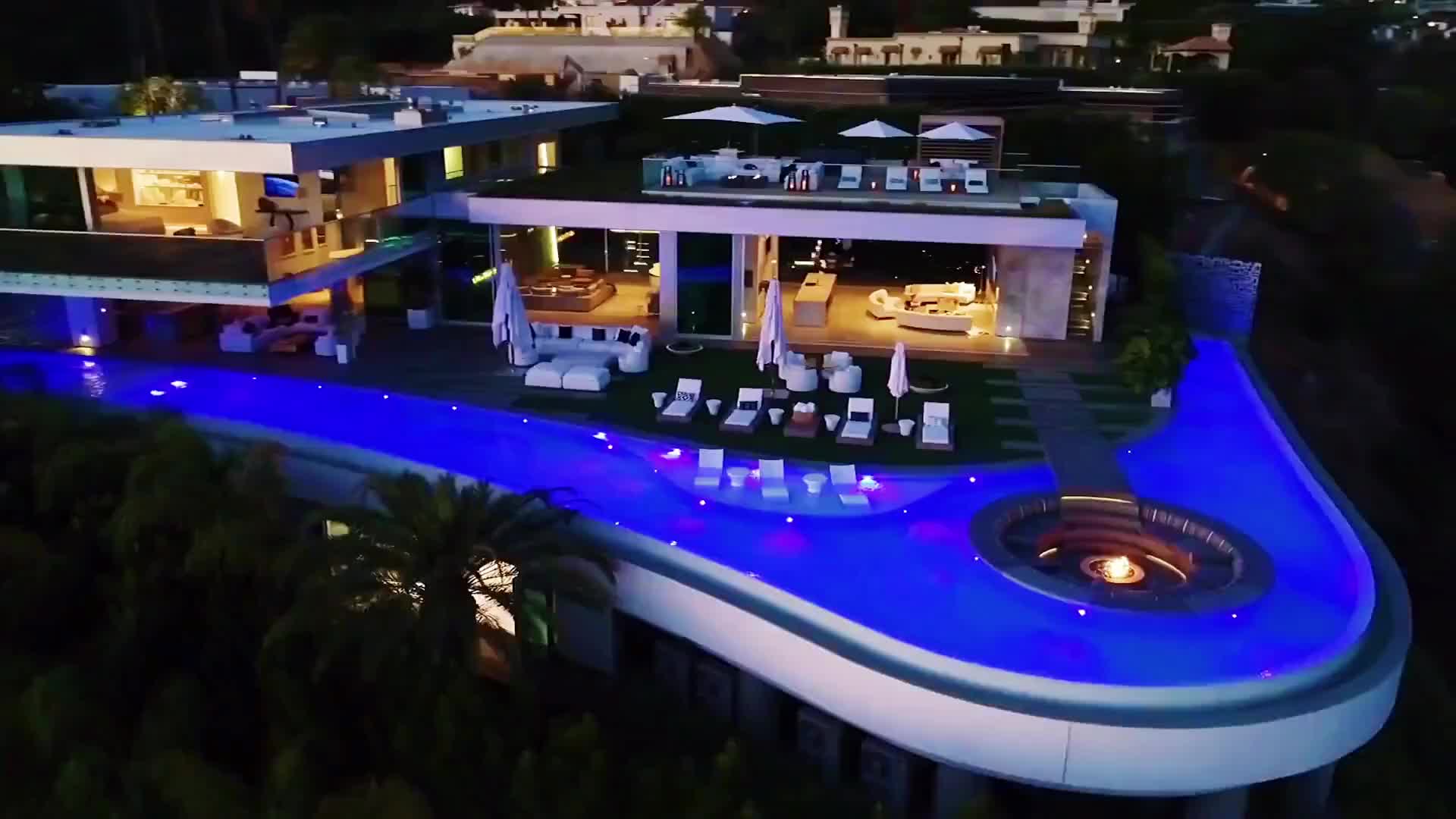 詹姆斯洛杉矶豪宅夜间效果 可俯瞰几乎整个洛杉矶城市景观