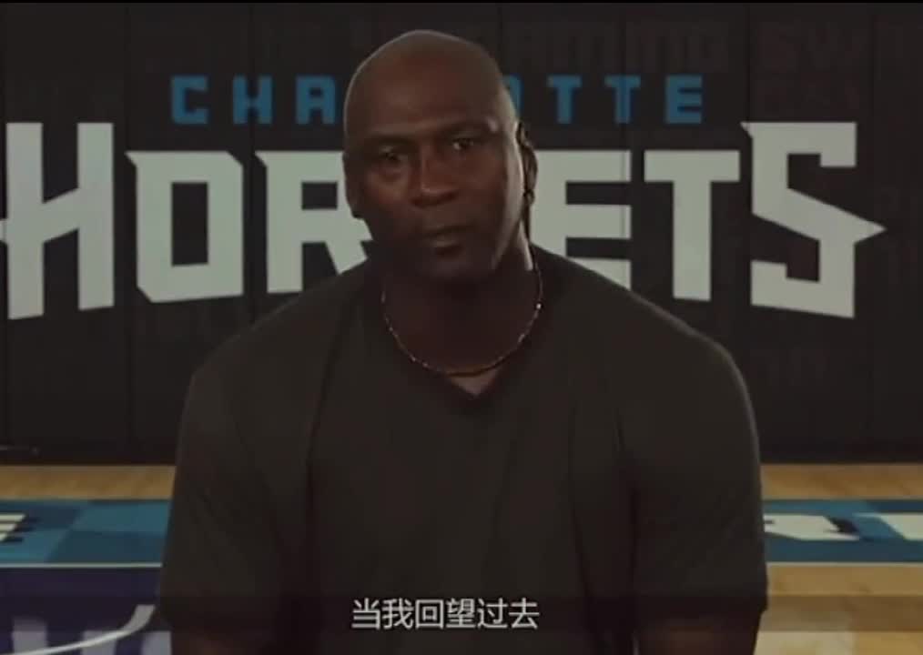 英雄惺惺相惜！科比退役赛季做客黄蜂 乔丹录视频送祝福