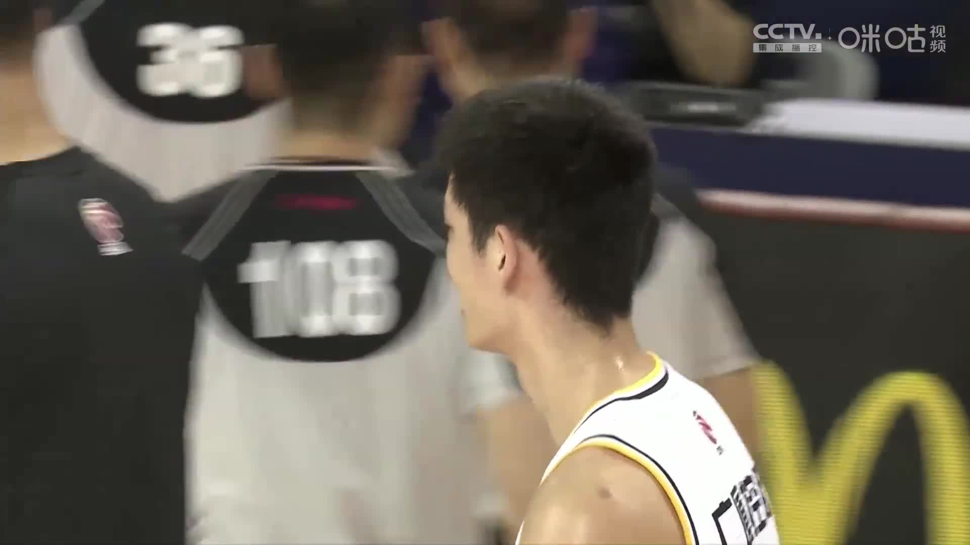 场下都是好兄弟！广厦vs广东赛后两队球员都非常友好