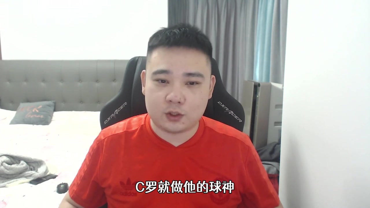 C罗铁粉李老八：C罗已经不是球王了，是球神！球王就让给梅西吧