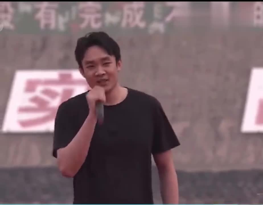 丁彦雨航曾经参与慰问演出 唱《西游记》动画片主题曲