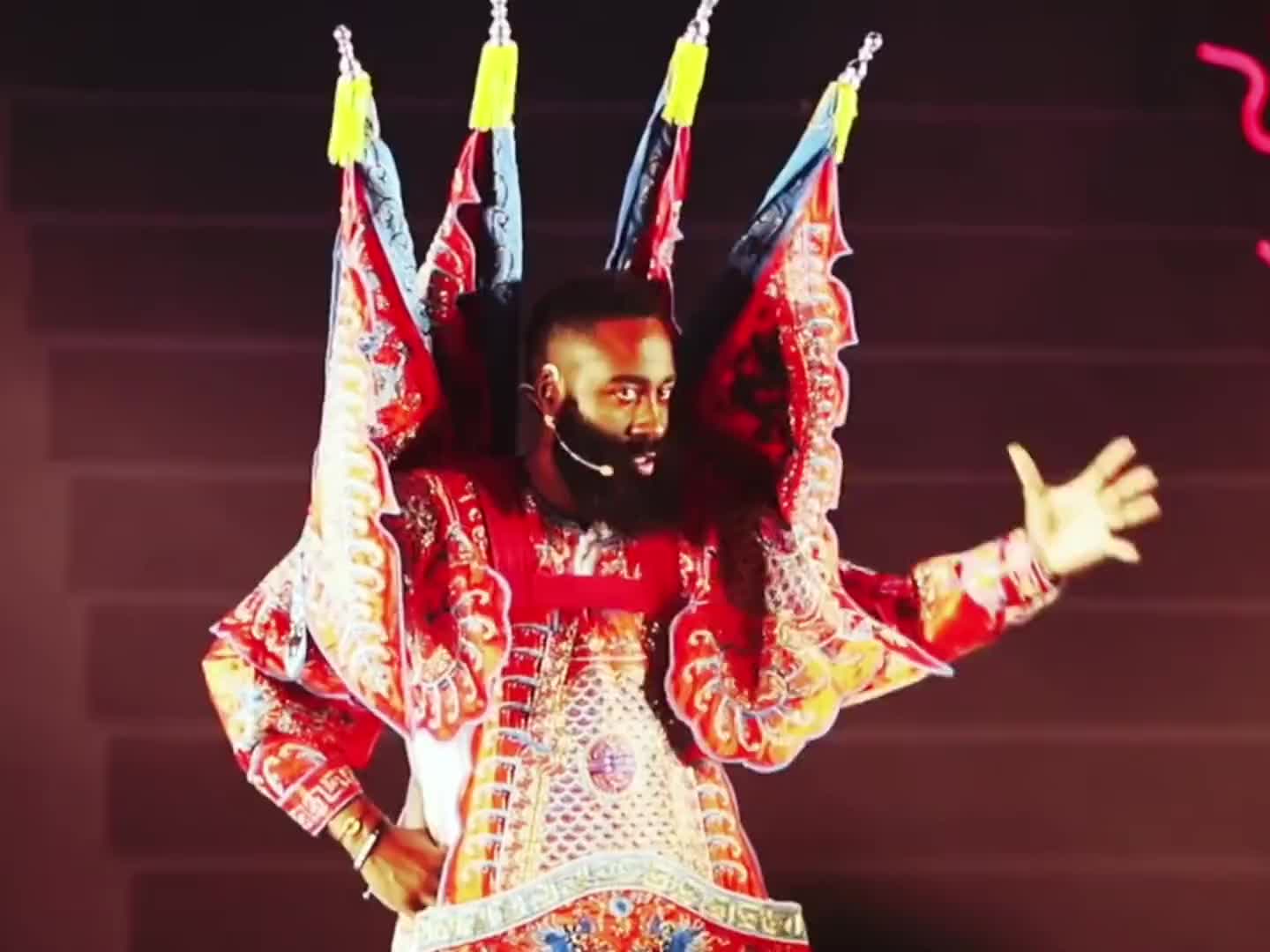 张翼登！还记得哈登当年身穿这身戏服表演吗？