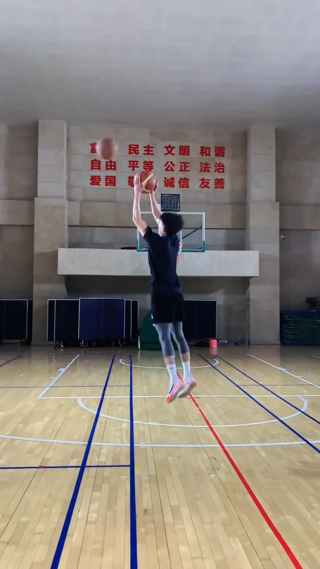神腰腹？小伙这球什么水平？